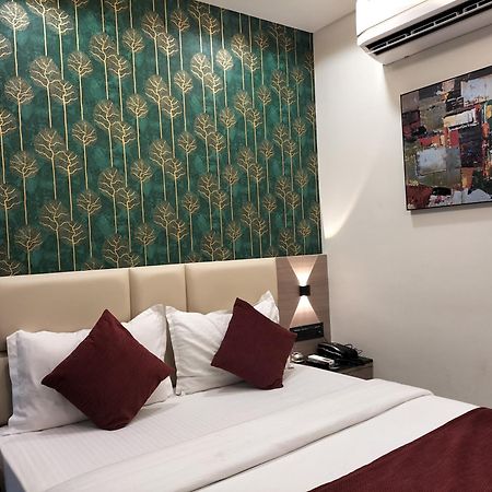 אחמדאבאד Hotel Paris Plaza מראה חיצוני תמונה