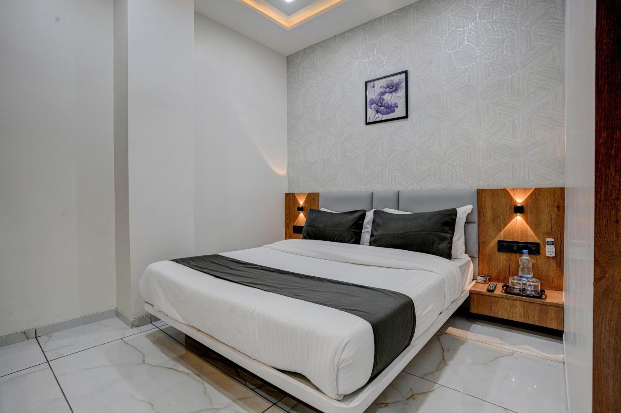 אחמדאבאד Hotel Paris Plaza מראה חיצוני תמונה