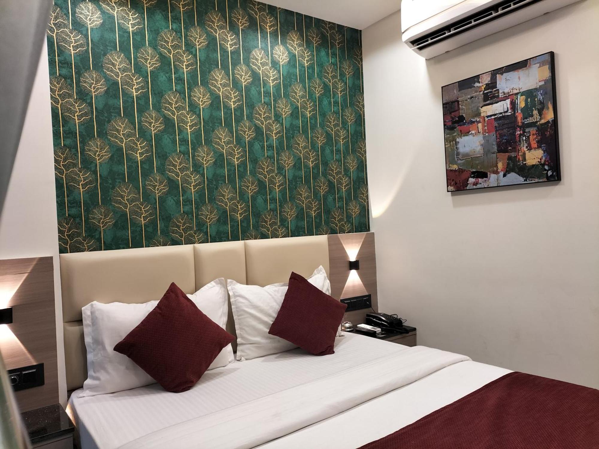 אחמדאבאד Hotel Paris Plaza מראה חיצוני תמונה