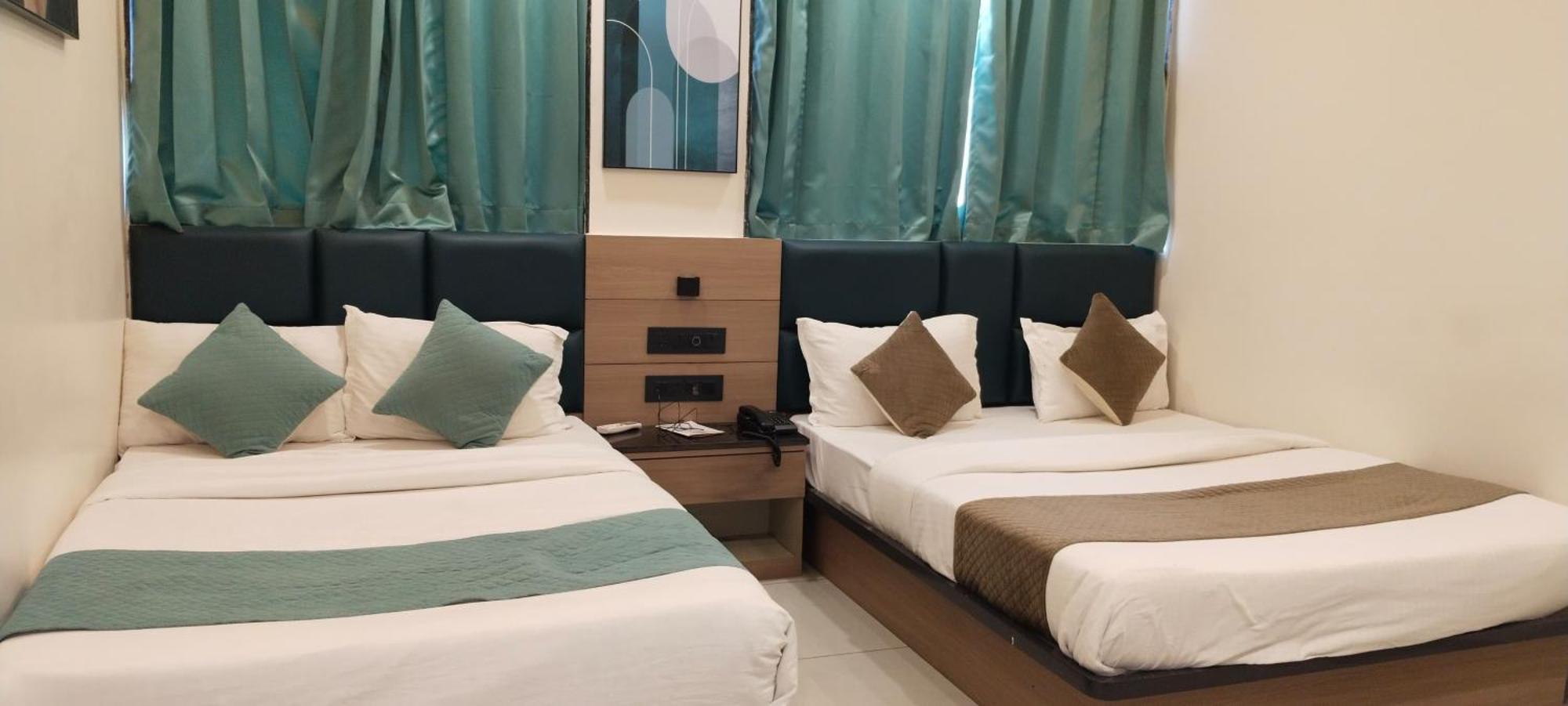 אחמדאבאד Hotel Paris Plaza מראה חיצוני תמונה