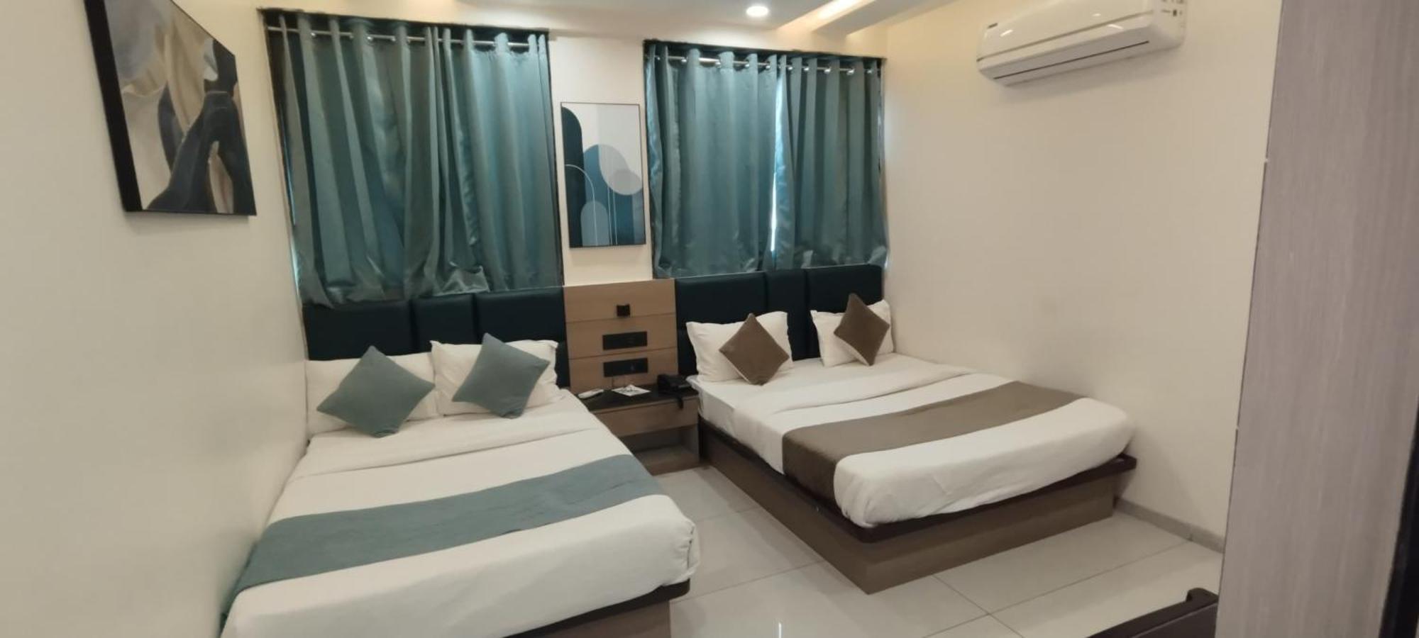 אחמדאבאד Hotel Paris Plaza מראה חיצוני תמונה