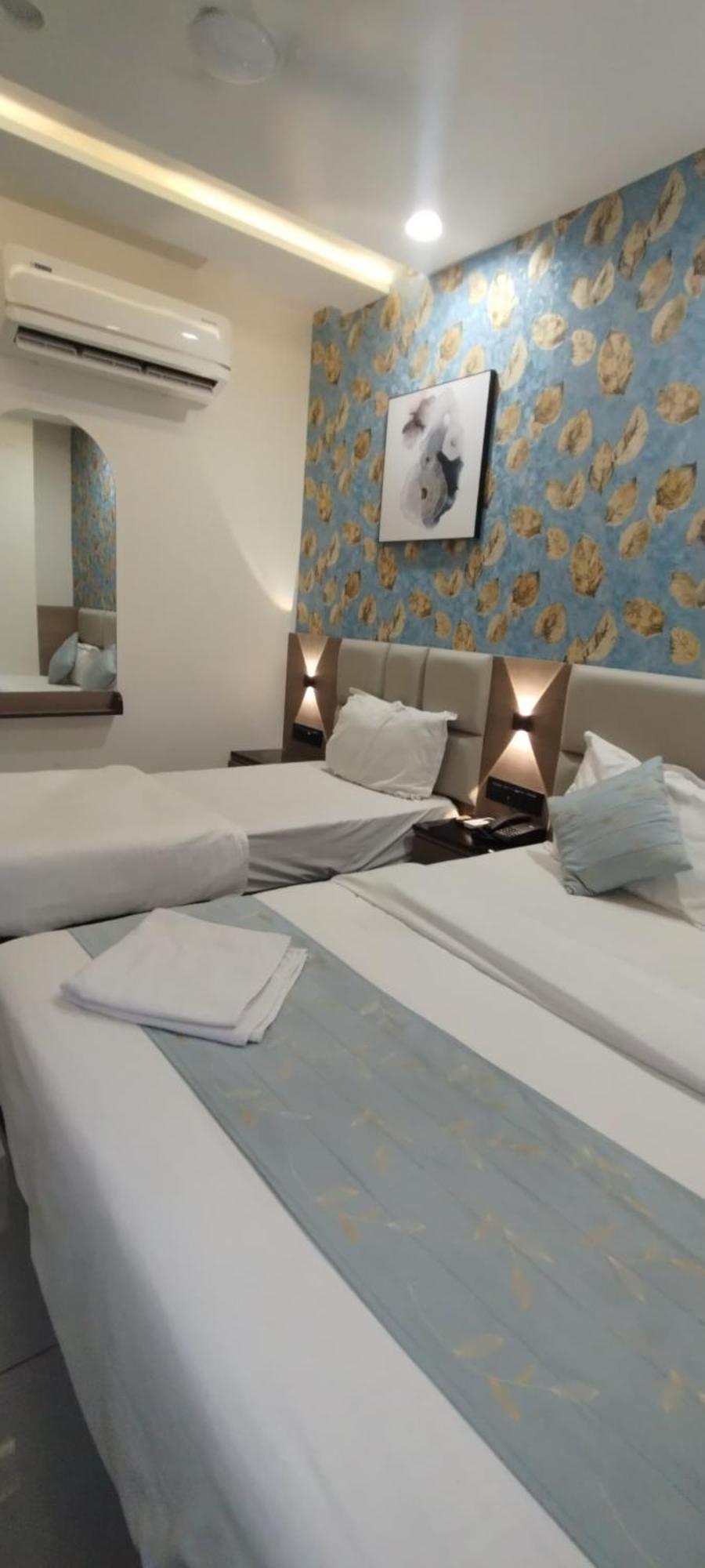 אחמדאבאד Hotel Paris Plaza מראה חיצוני תמונה